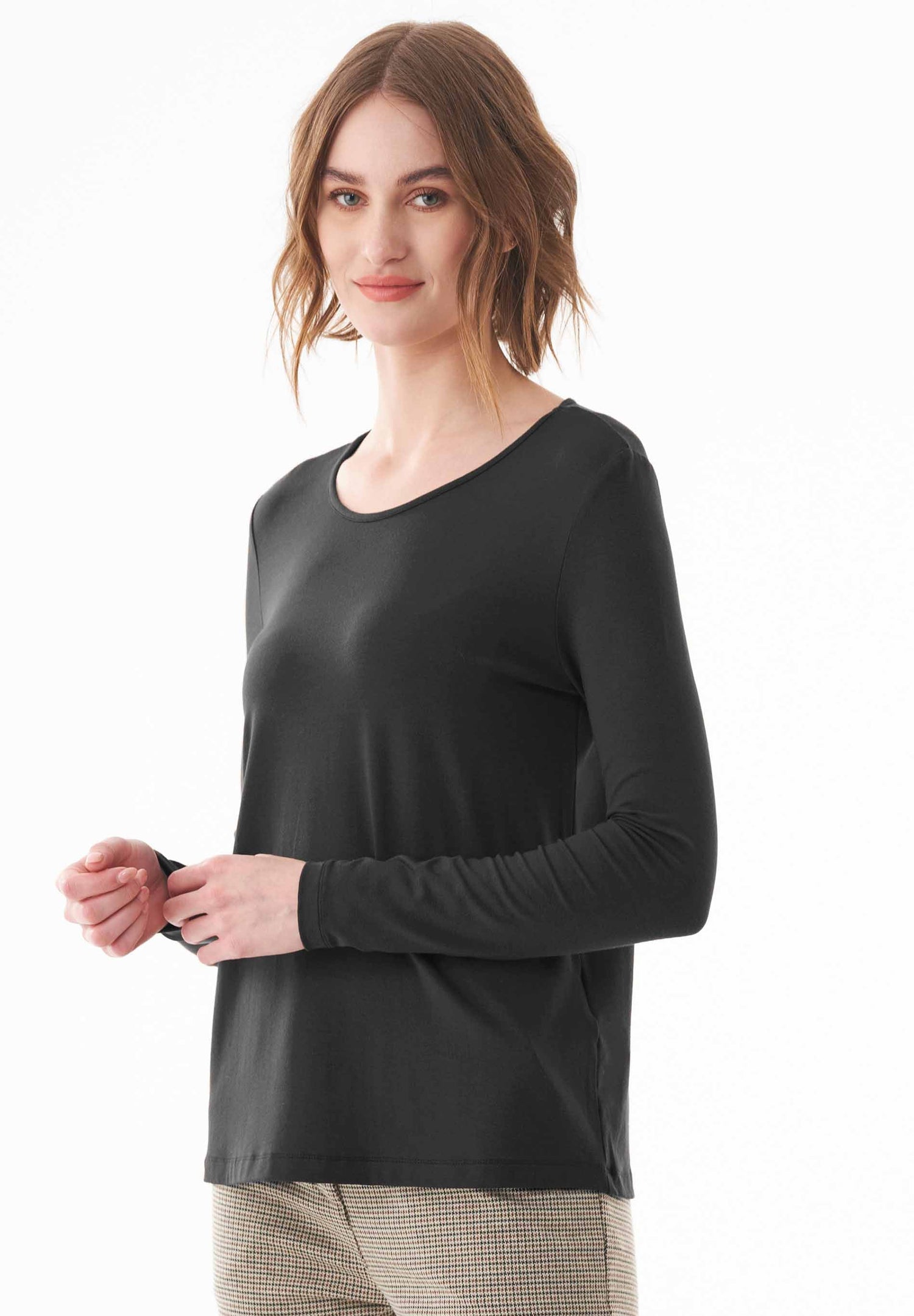 Women's Round Neck Long-Sleeve T-Shirt Black