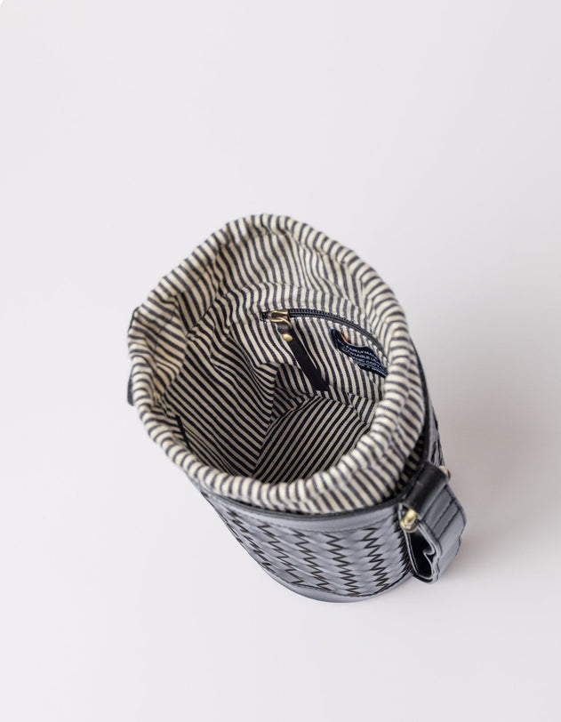 Zola Woven Leather Laukku Musta