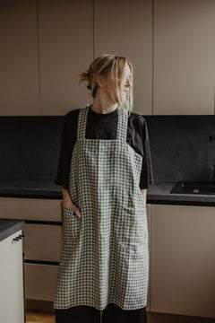 Dirvolira Apron