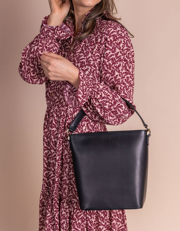 Bobbi Maxi Bucket-laukku Musta
