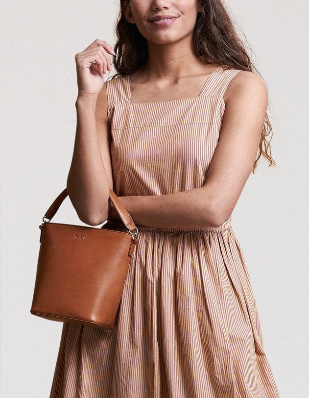 Bobbi Midi Bucket-laukku Cognac, Classic -nahka