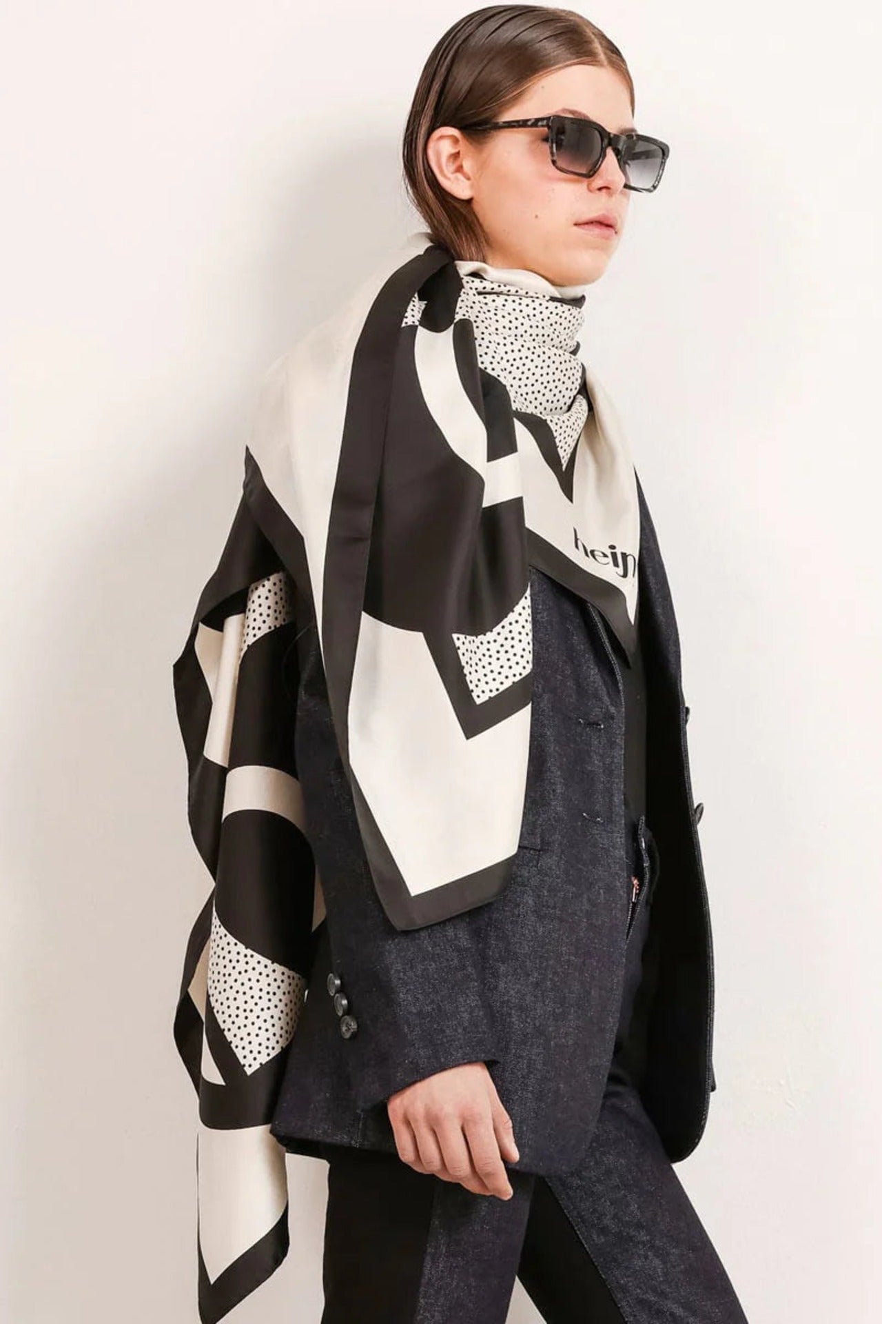 Circle Art Scarf Black - Studio Heijne