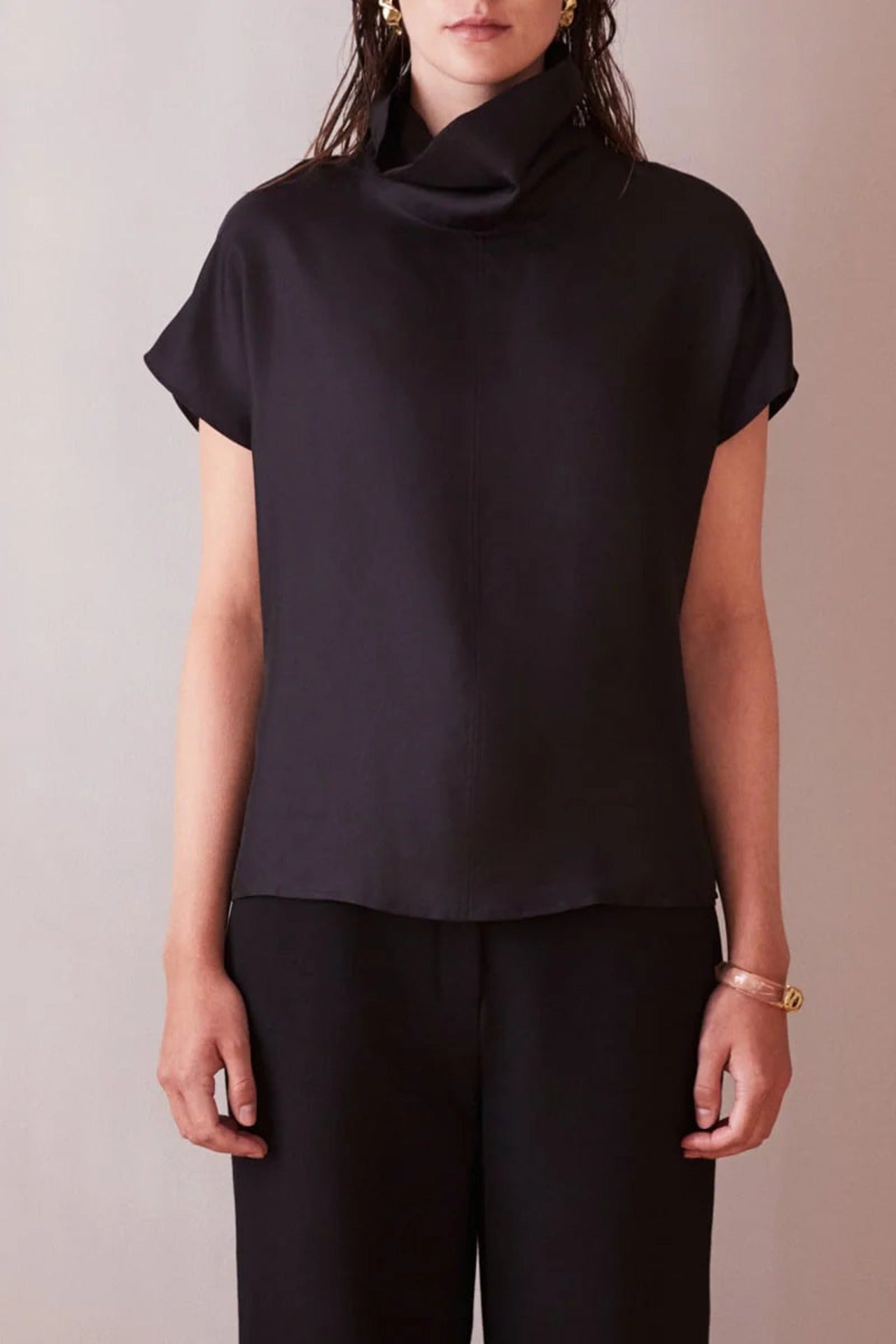 Cowl Neck Tee Black - Studio Heijne