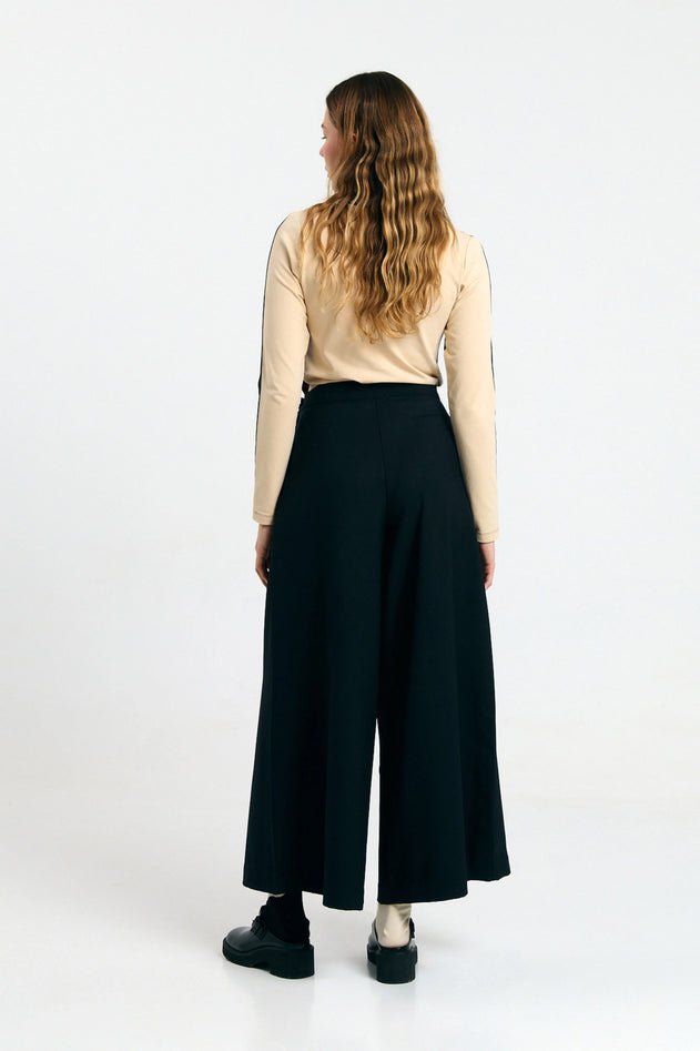 ea06b7b1052502204acd895bec601210.webp