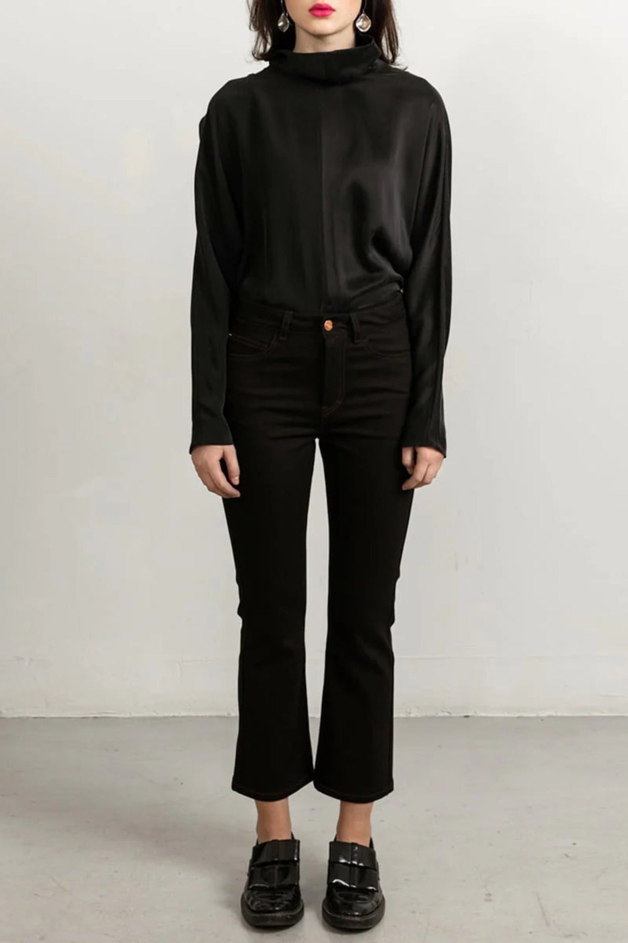 Flared Cropped Jeans Matching Stitch Black - Studio Heijne