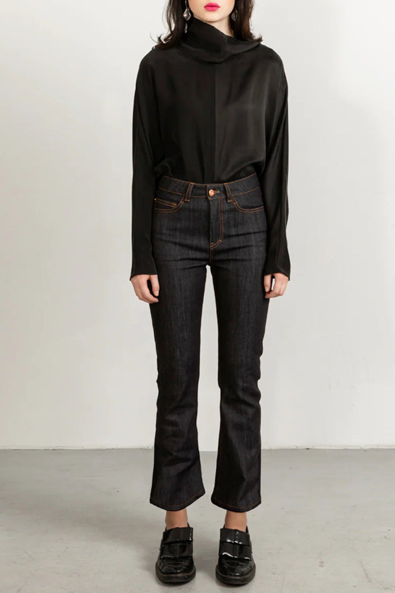 Flared Cropped Jeans Tobacco Stitch Blue - Studio Heijne