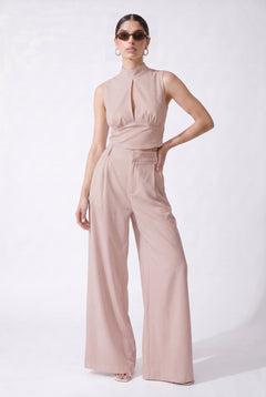 magnific__generate-a-full-body-luxury-studio-fashion-photoke__62780.jpg?v=1779789017