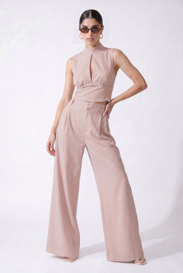 magnific__generate-a-full-body-luxury-studio-fashion-photoke__62782.jpg?v=1779789017