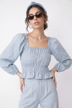 magnific__generate-a-luxury-studio-fashion-photo-waist-up-cr__36143.jpg?v=1779820480