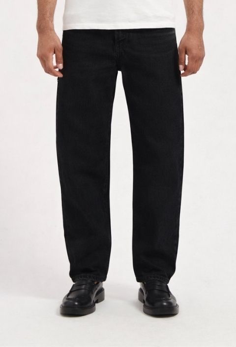men-sustainable-jeans-ben-mid-baggy-black-vintage-half-body-front-summer_93ebbc4c-f2f3-4c2e-97d2-cf068dcc1aa1.jpg?v=1769608039
