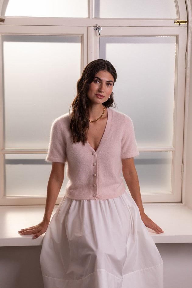 palepink_lyhythihainen_kashmirneuletakki_v-kaula-aukolla.jpg?v=1767959910