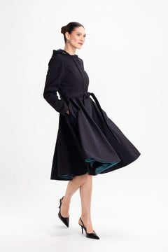rainsisters-coat-deep-emerald-waterproof-black-in-motion.jpg?v=1779052150