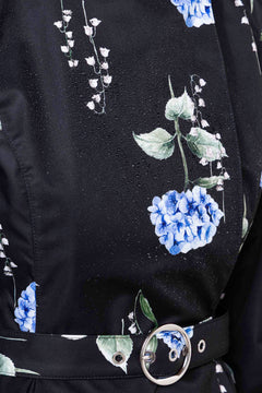 rainsisters-coat-flower-moon-waterproof-black-floral-close-up.jpg?v=1779052441