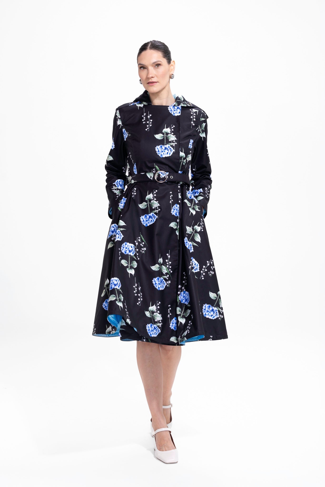 rainsisters-coat-flower-moon-waterproof-black-floral-front.jpg?v=1779052441