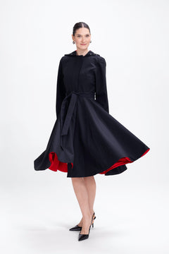 rainsisters-coat-raven-red-waterproof-black-in-motion.jpg?v=1779056500