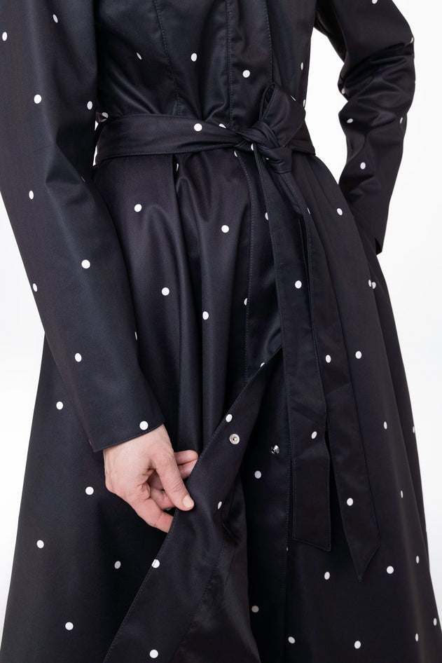 rainsisters-coat-timeless-polka-dots-waterproof-black-dots-lining.jpg?v=1779057818