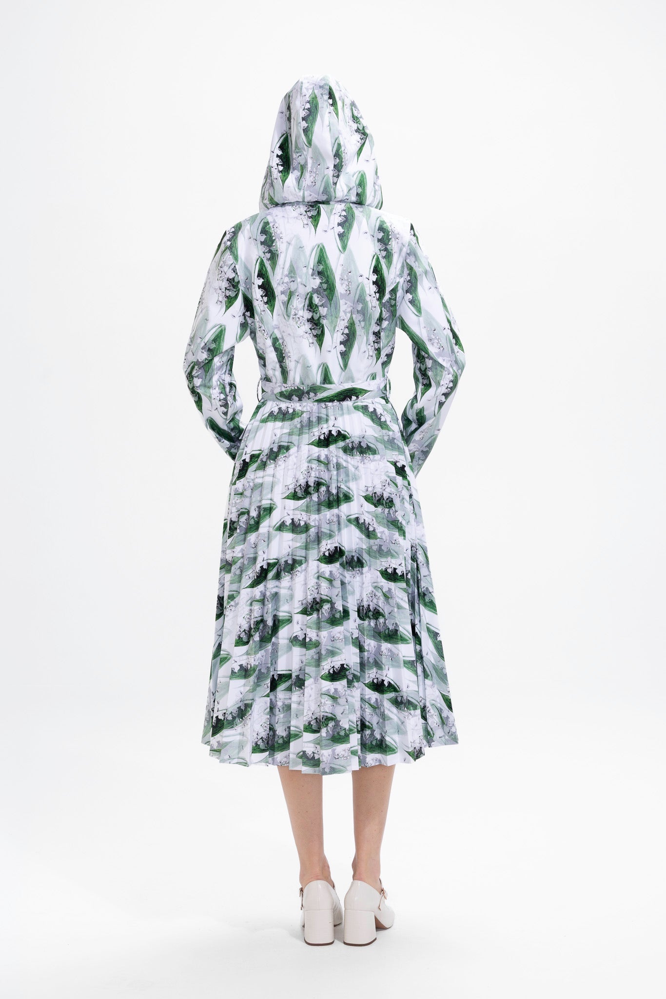 rainsisters-coat-whispers-of-may-waterproof-white-floral-back.jpg?v=1779058192