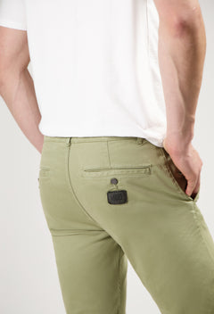 scott-mid-tapered-rustic-green-detail-summer.jpg?v=1747398470