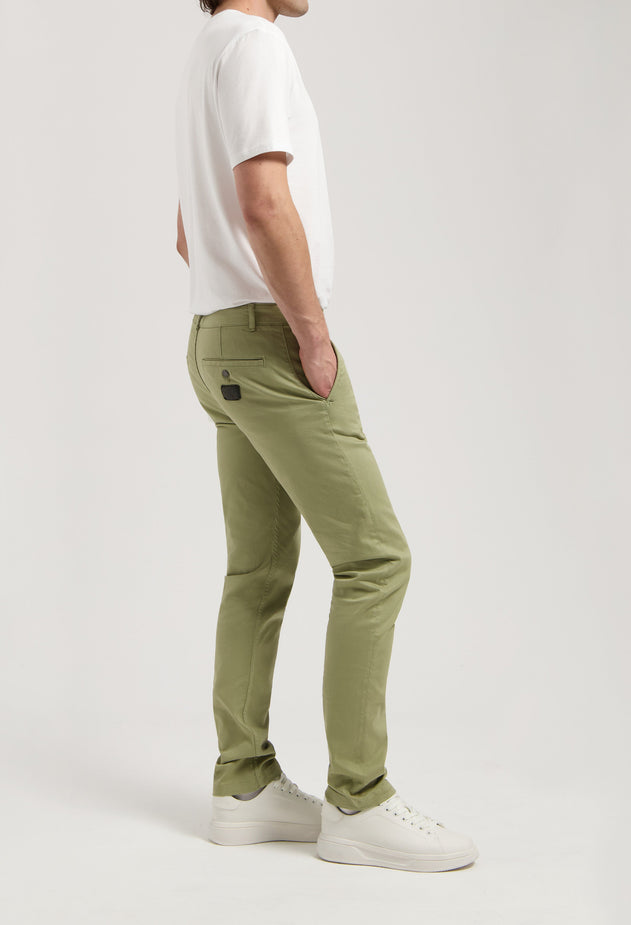 scott-mid-tapered-rustic-green-full-body-side-summer.jpg?v=1747398469