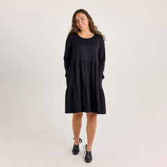 tamsilk-5039-frilla-midipituus-musta-1-1800x1800.jpg?v=1758804947