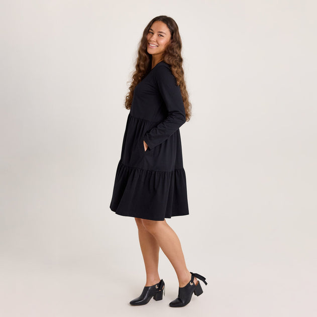 tamsilk-5039-frilla-midipituus-musta-4-1800x1800.jpg?v=1758804946