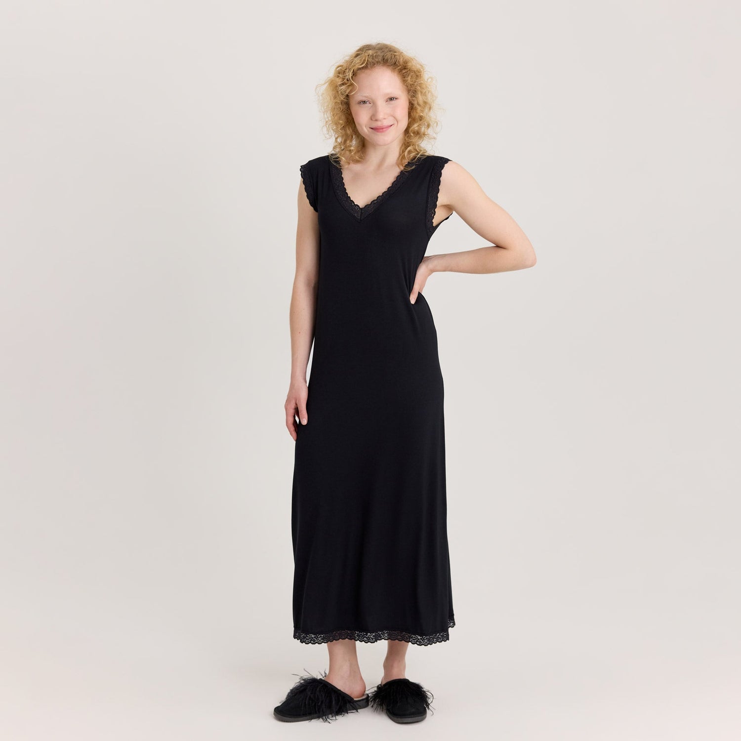 tamsilk-6063-yomekko-musta-1800x1800.jpg?v=1756967644