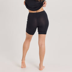 tamsilk-9036-klassikko-lahjehousut-musta-1-1800x1800.jpg?v=1764072634