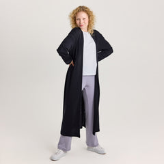 tamsilk-9047-kaiho-pitka-neuletakki-musta-6702-naisten-slimmi-tpaita-valkoinen-8088-rennot-neulehousut-harmaa-1800x1800-2.jpg?v=1767086137