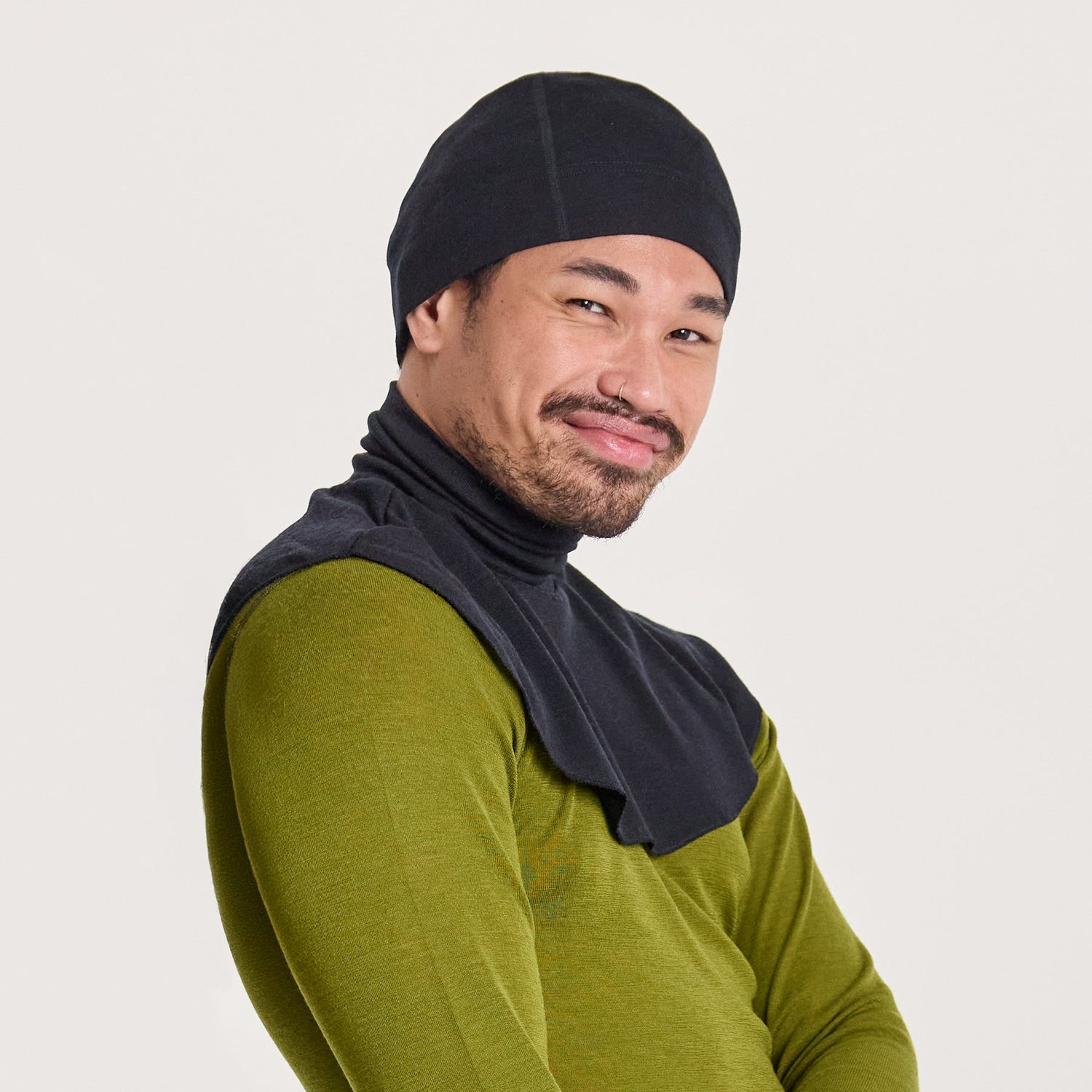 tamsilk-9311-klassikko-aluspipo-musta-9320-klassikko-kauluri-musta-1800x1800.jpg?v=1762254000