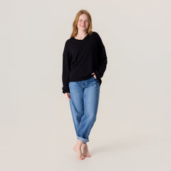 tamsilk-9422-klassikko-unisex-neulepaita-musta-3-1800x1800.jpg?v=1774857483
