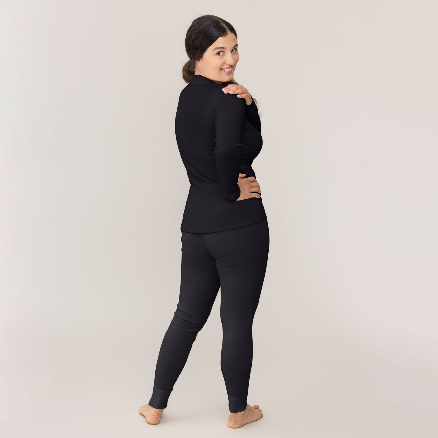 tamsilk-timmi-pitkahihainen-paita-9019-musta-pitkikset-9014-musta-1800x1800_203d6da6-9aaf-4437-9bbd-928643649933.jpg?v=1723537598