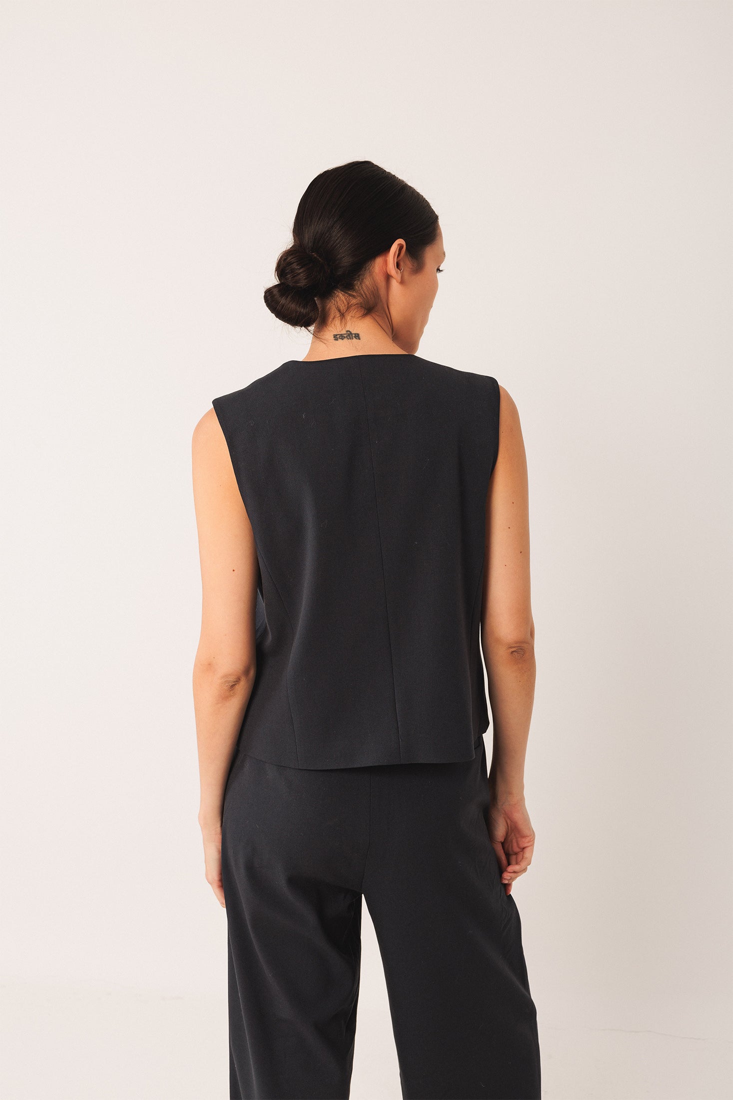 Double Crossover Vest Black