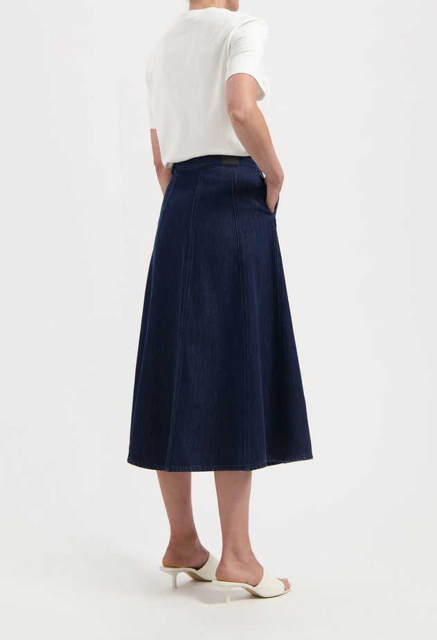 women-sustainable-jeans-mae-panel-skirt-stone-indigo-full-body-side-summer.jpg?v=1769435816