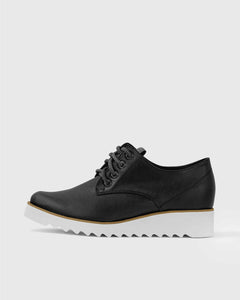 Oxford Street Apple Sneakers Black