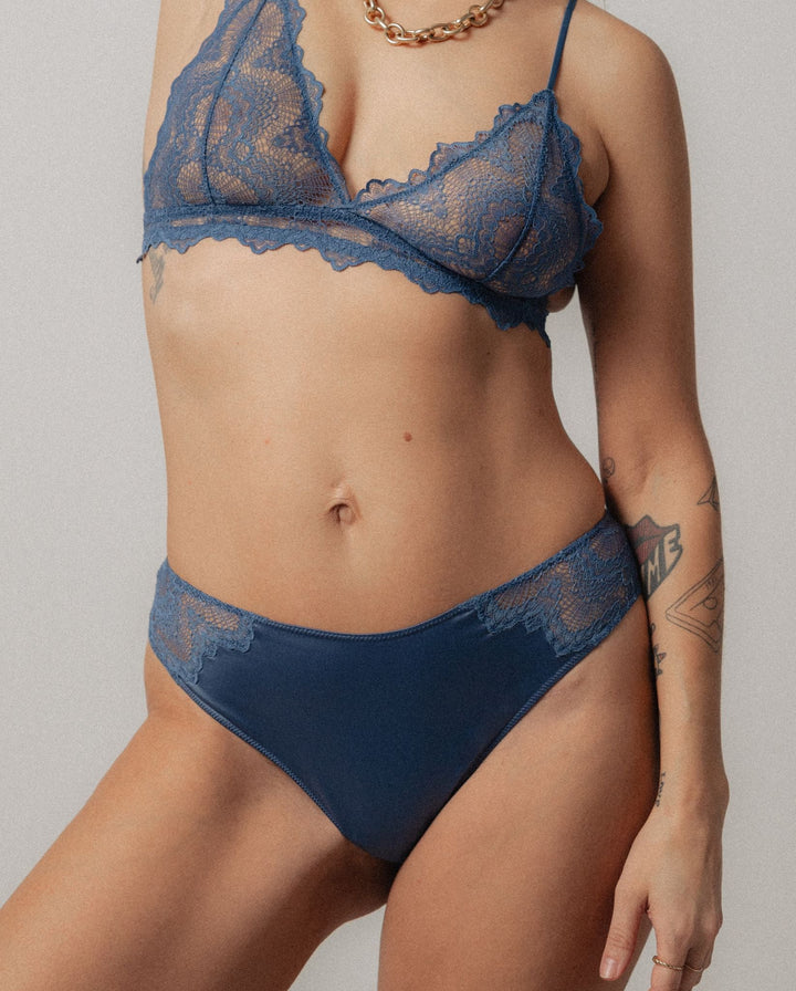 UNDERSTATEMENT - Satin Lace Cheeky Faded Blue
