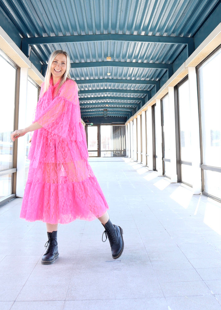 Miia Halmesmaa - Lush Dress Lace Neon Pink