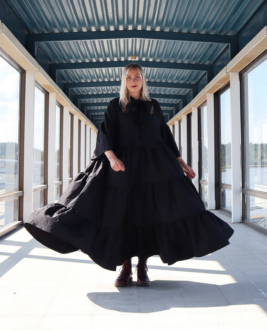 Lush Evening Dress With Bow Collar Black