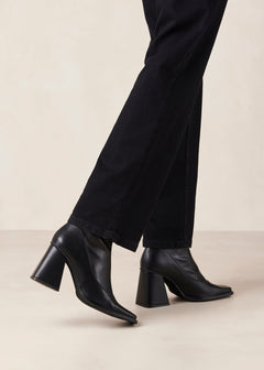 Clover Ankle Boots Black