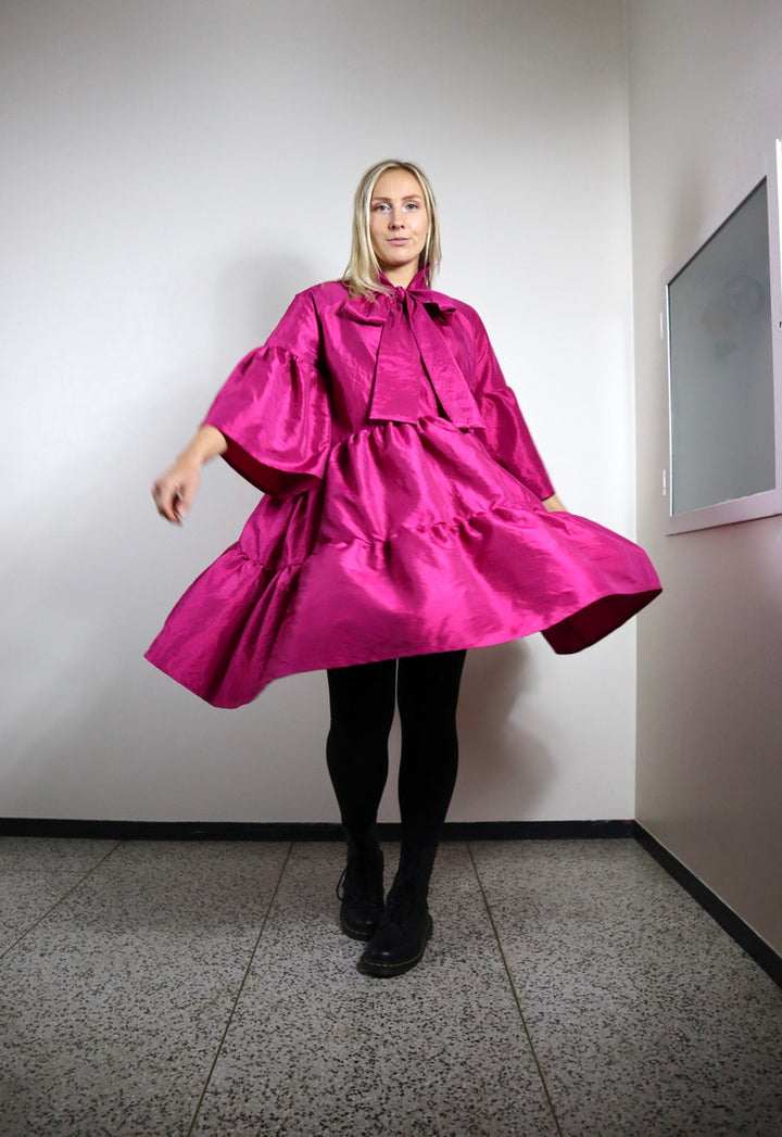 Miia Halmesmaa - Lush Dress With Bow Collar Rasberry