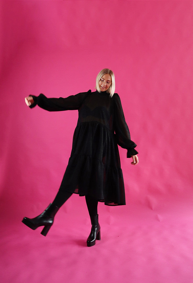 Dishy Dress With Bow Collar Glitter Black