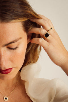 Onix Stamp Ring Gold