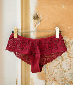 Dawa Shorty Dark Red