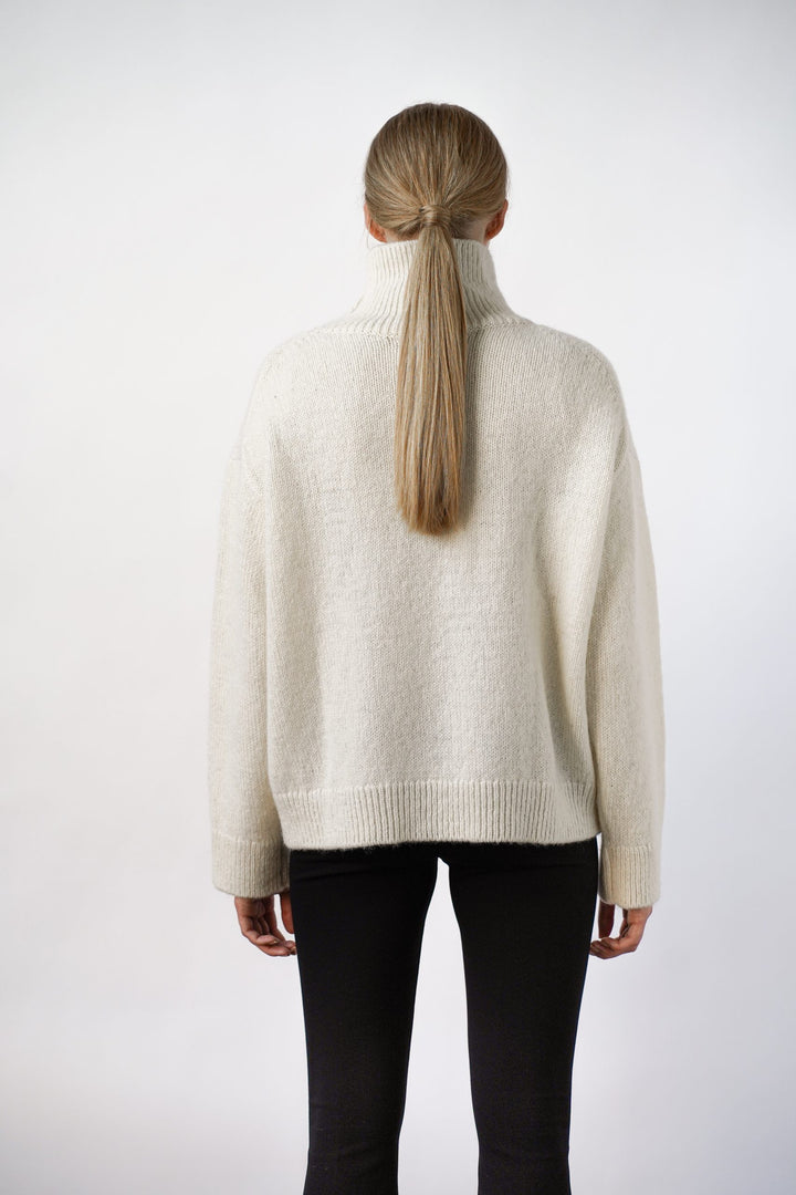RESIDUS - Oma Knitted Turtleneck Ivory