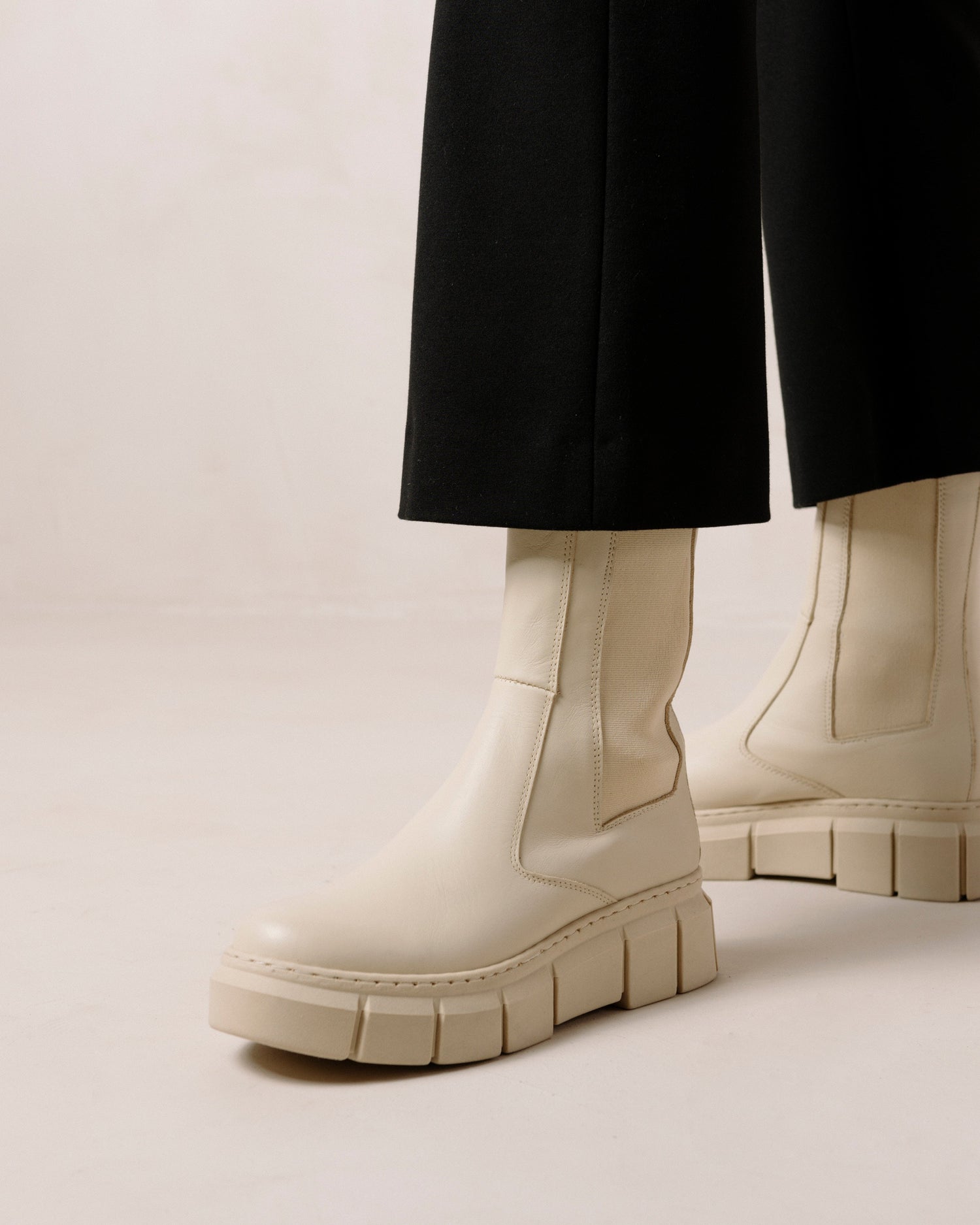 Armor Leather Boots Cream
