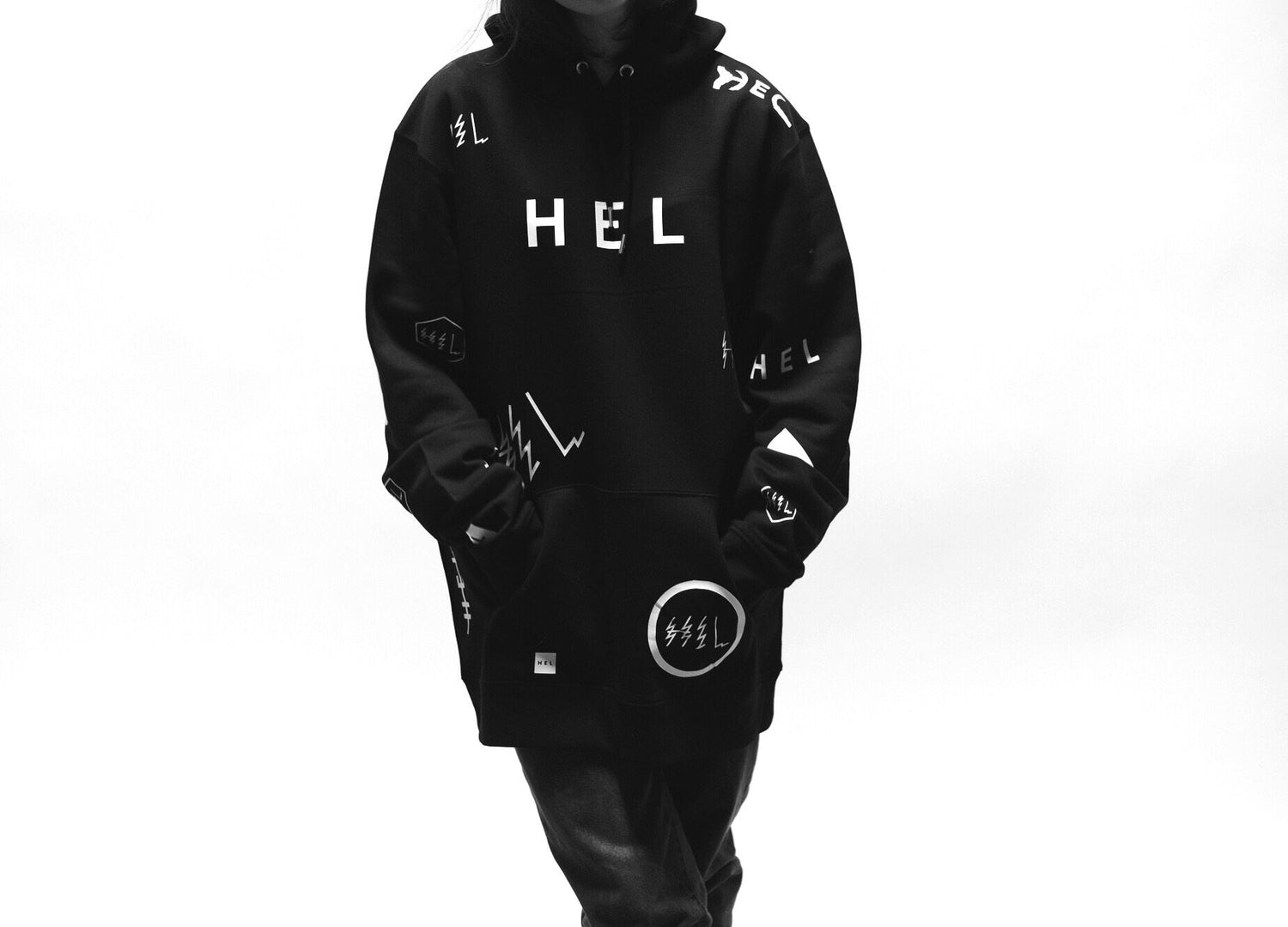 HEL N° 15 | Oversized Black Hoodie