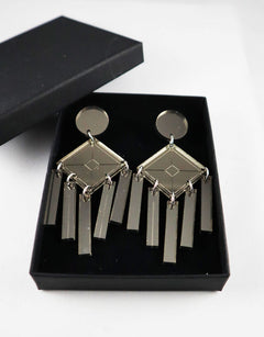 Dangle Earring Grey